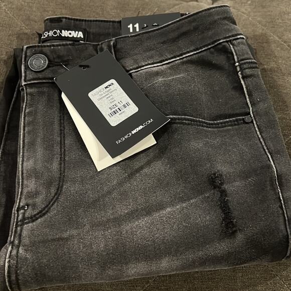 NWT Fashion Nova do it again black distressed skinny jeans size 11 - Picture 8 of 8